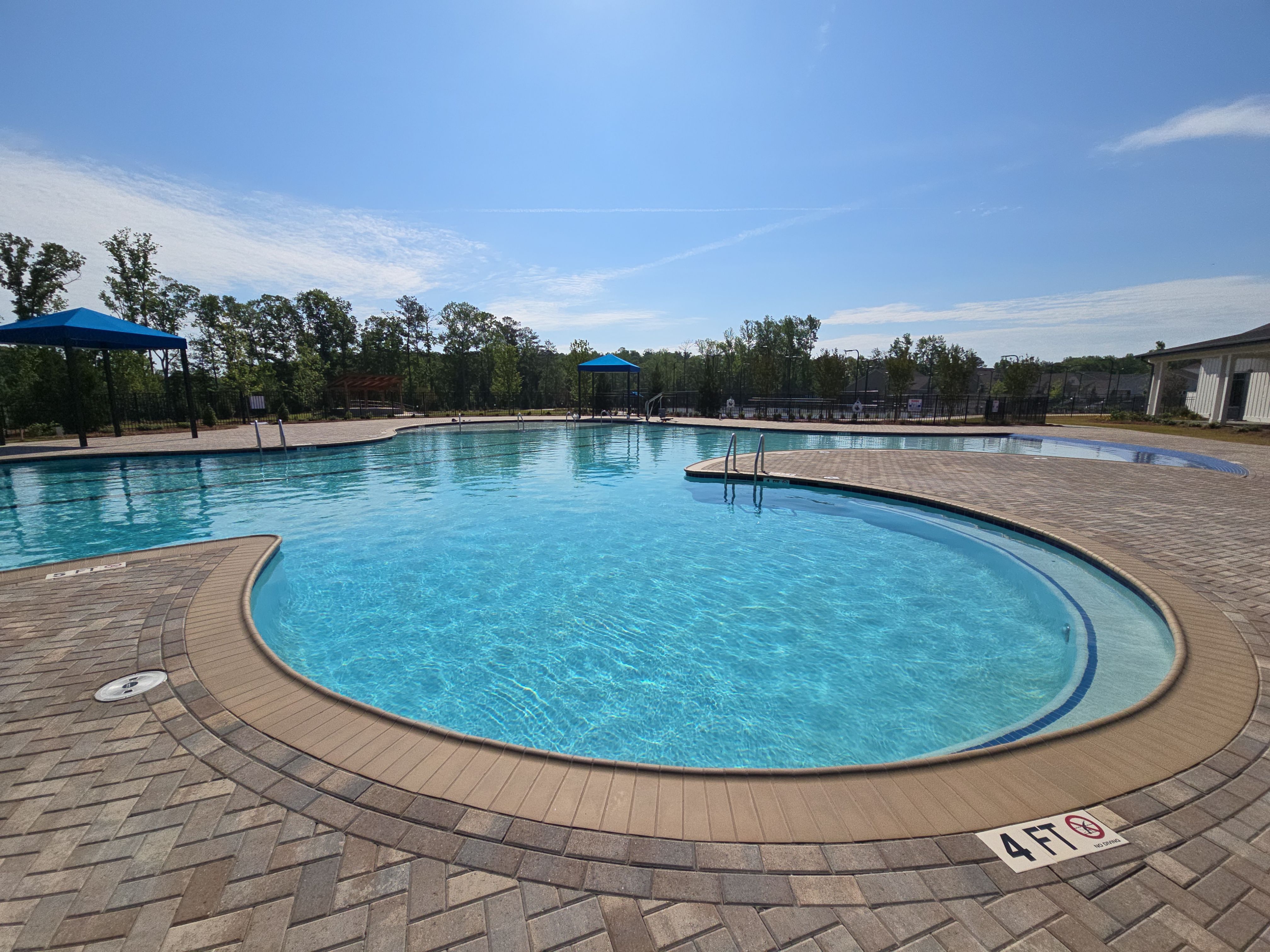 Boscoe's Cresswind pool view